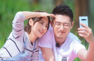 刘晓庆与邓婕5岁年龄差惊人!刘庆疯狂扮嫩似奶奶妆!