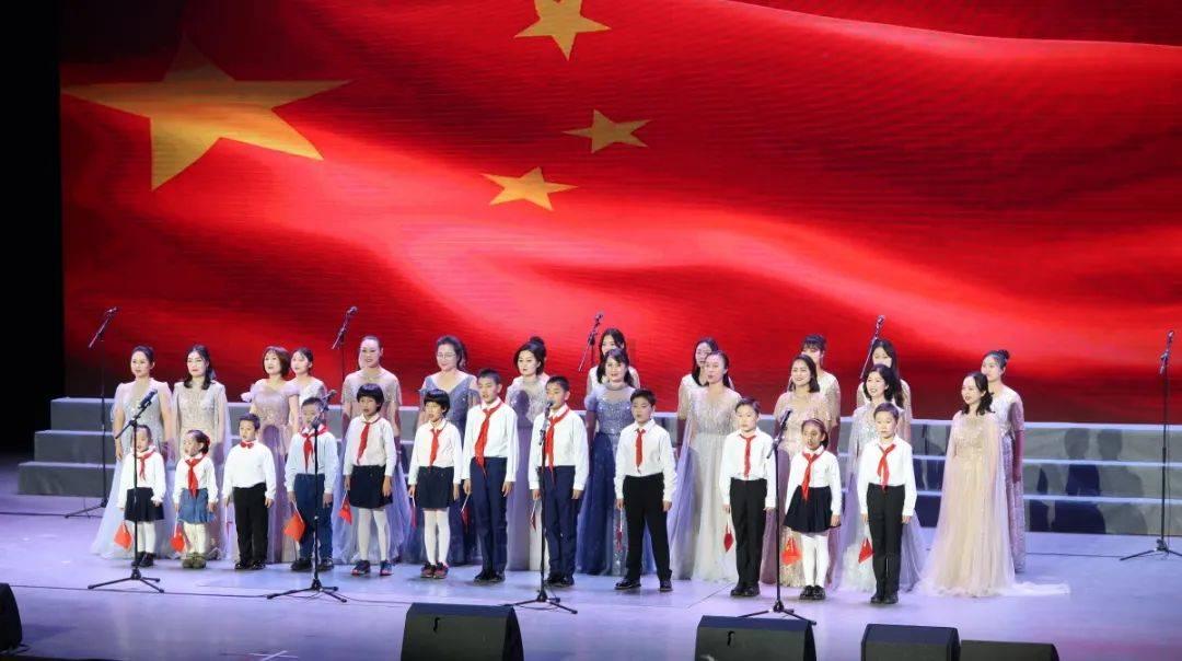 江苏一小区业主拒交停车费，还与保安起冲突，此事究竟是谁之过？