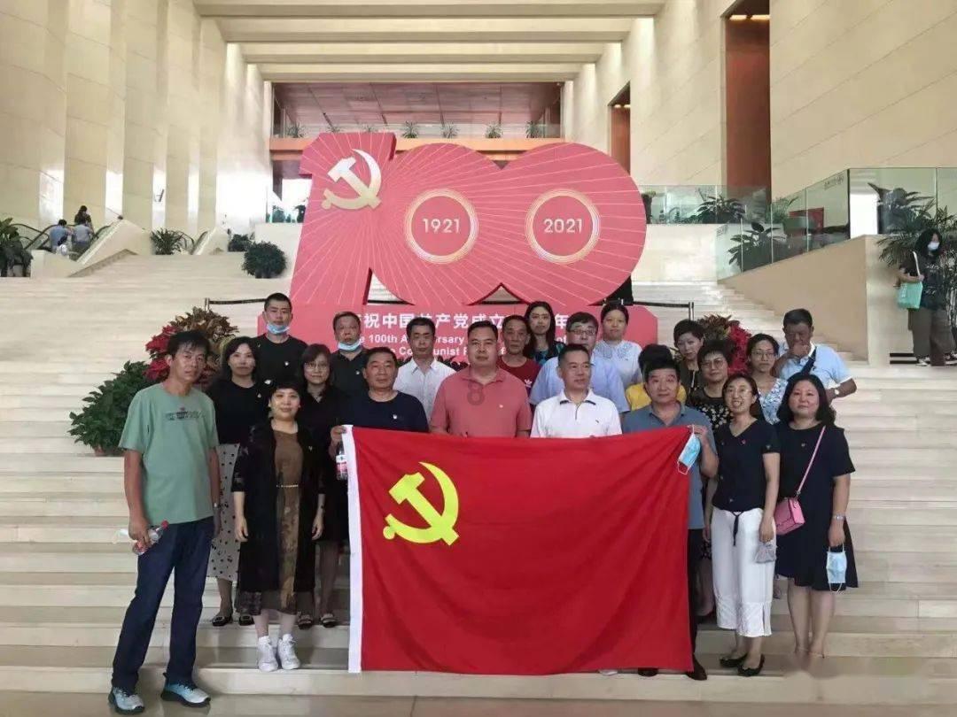 端庄精致的穿搭，干练洒脱又清爽