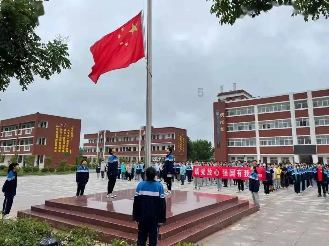 快问快答-儿子在奶茶店抽烟,玩游戏,我打儿子,不小心把人家凳子,和座子砸坏,派出所怎么处理?,专业解答你的问题