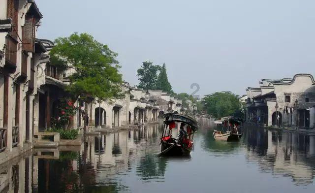 空袭敌营