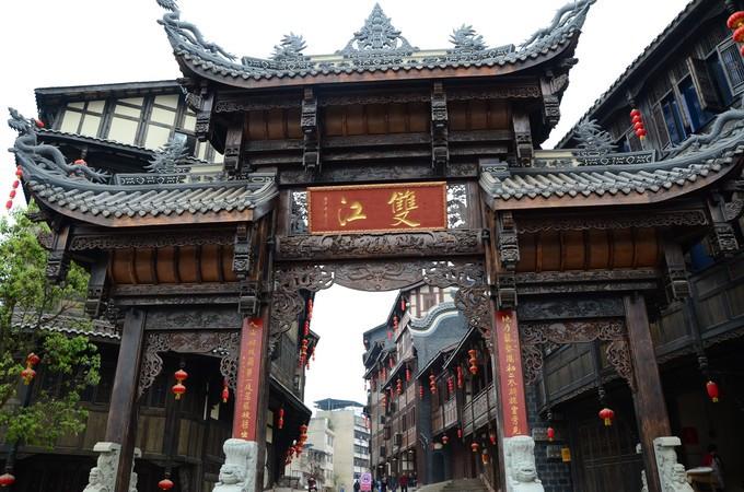 洛阳暴雨街头积水奔涌倒灌冲进超市，城市内涝该如何应对？游戏画面
