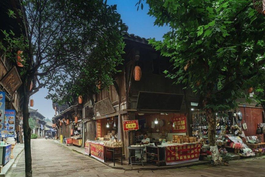 孩子上高中了还喜欢和小学生玩是不是太幼稚了？