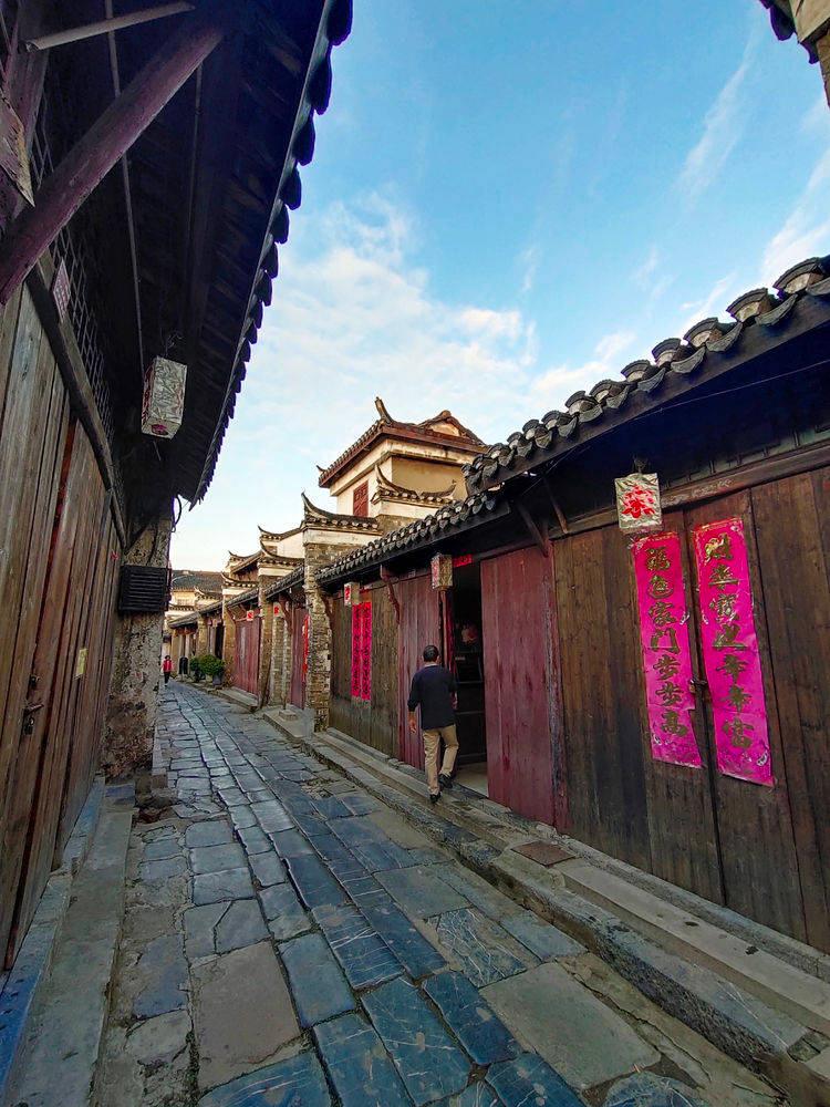 “订婚强奸案”被判强奸男子民事起诉:请求女方结婚登记,不结退还11.8万彩礼